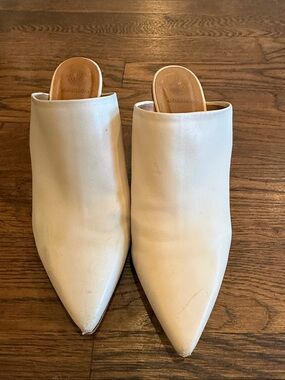 COCLICO Cream Pointed-Toe Leather Mules